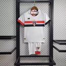 Kit Infantil Tailandesa 1.1 - Camisa São Paulo I 24/25 s/n° Torcedor New Balance Masculina